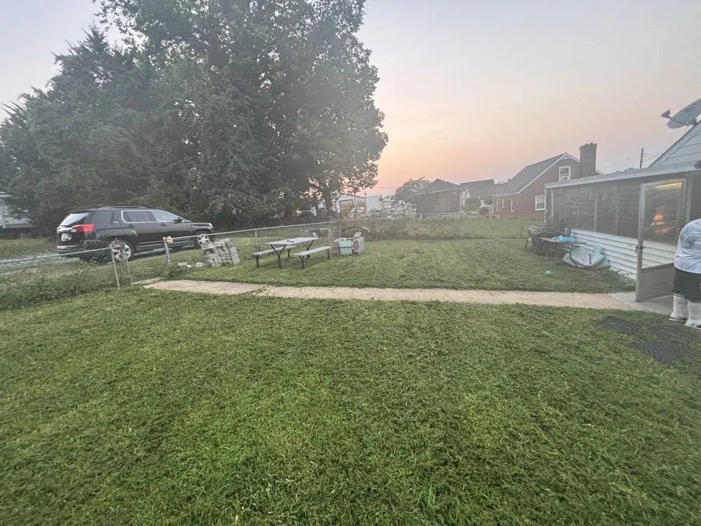 Custom yard cleanup service for homes in Lynchburg, VA by Yrn Mowing