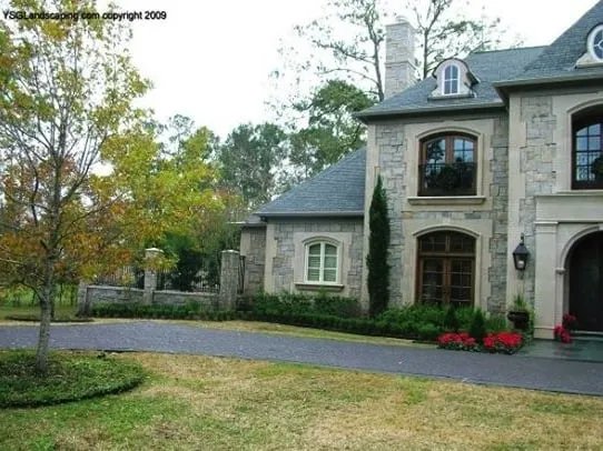 Expert garden landscaping for beautiful yards in Waller, TX by YSG Landscaping