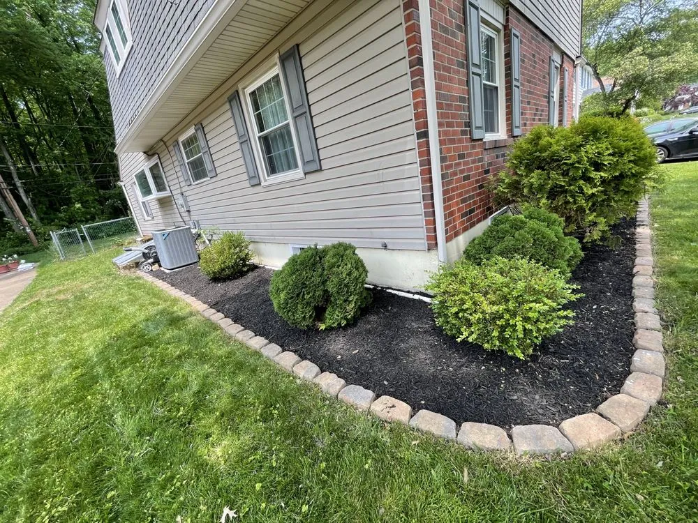 Top-rated landscaping services experts serving New Castle, DE - Yung Kngz Lawn Care