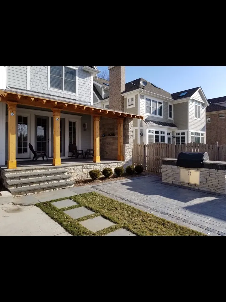 Local yard cleanup service in Lyons, IL - Yuritzy J&E Landscape