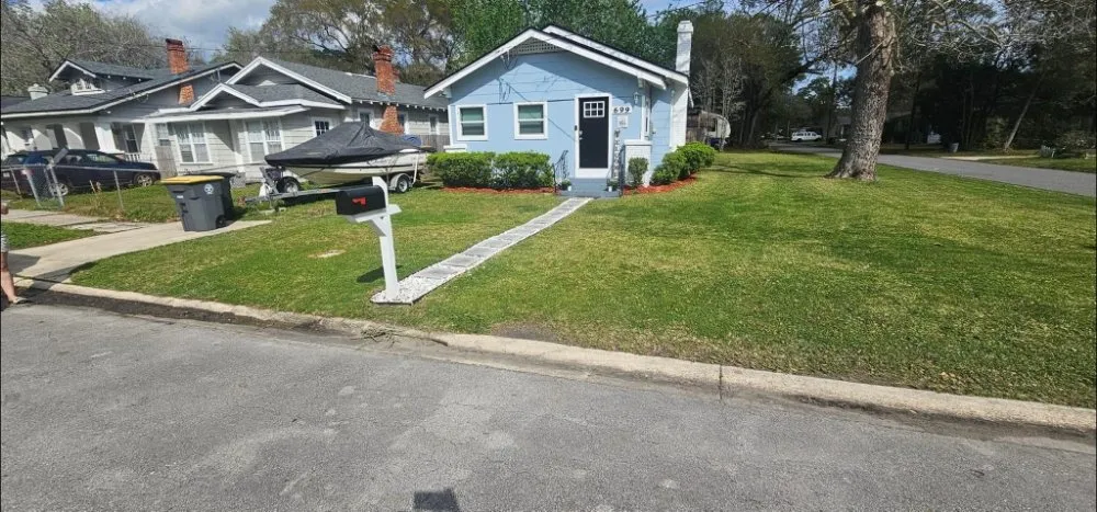 Expert garden landscaping in Jacksonville, FL by Zach Day