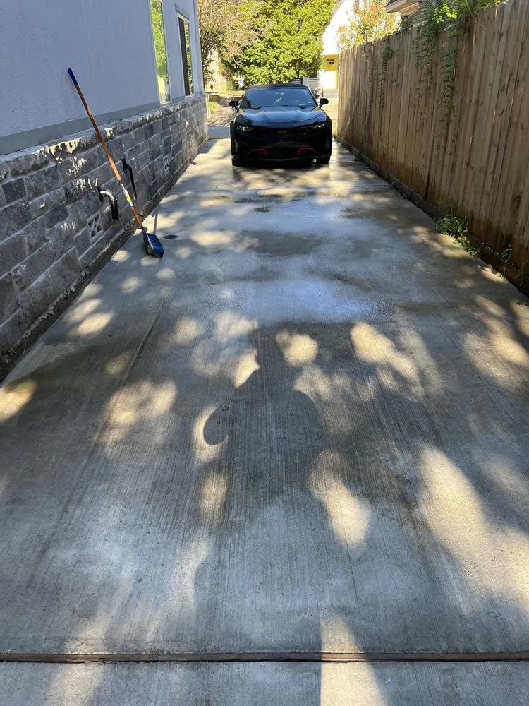 Affordable yard maintenance in Houston, TX - Zachary Scott Lawn Service