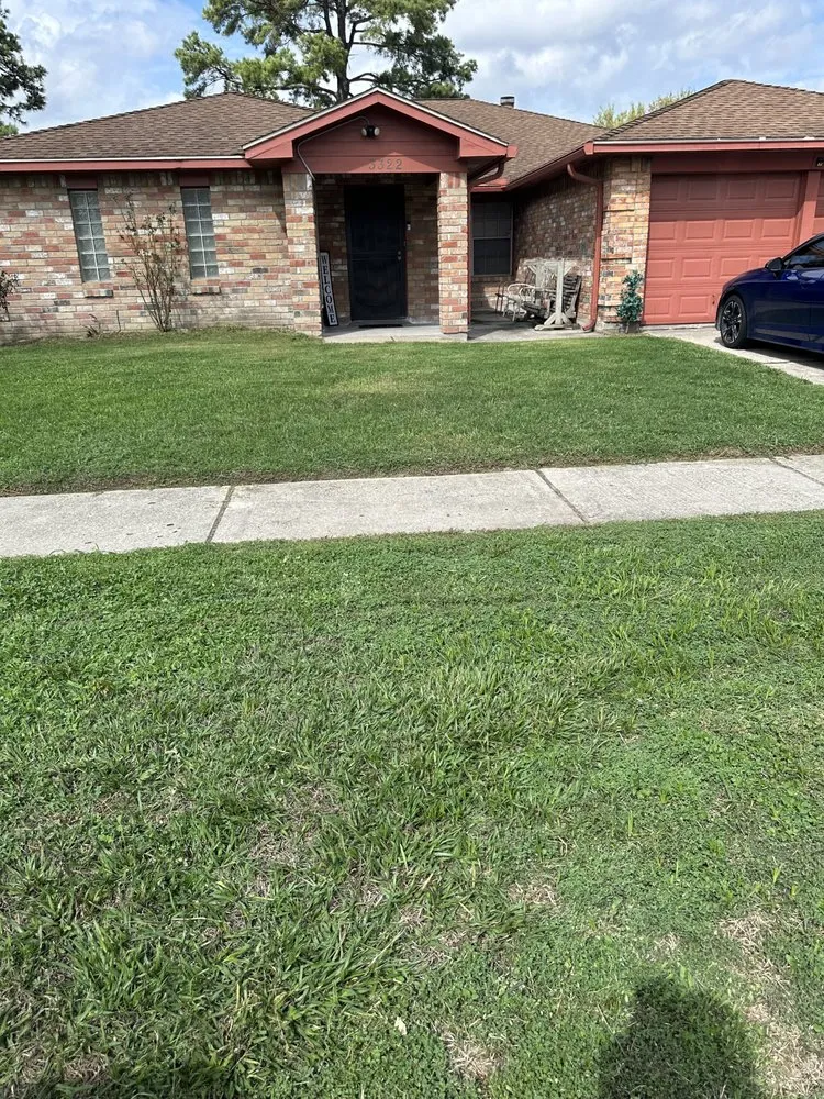 Affordable lawn mowing service for homes in Houston, TX by Zachary Scott Lawn Service