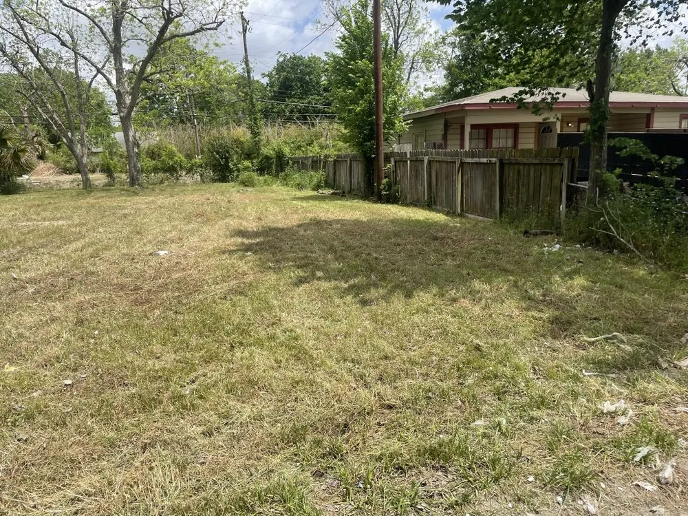 Professional garden landscaping with custom design in Houston, TX by Zachary Scott Lawn Service