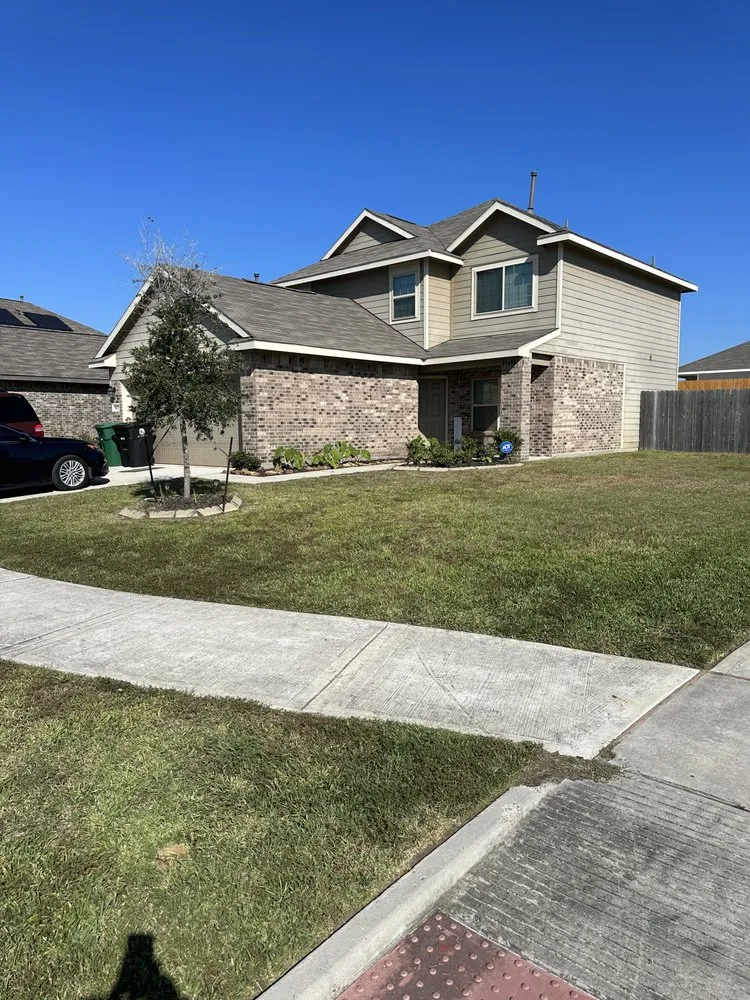 Professional lawn care service for beautiful yards across Houston, TX - Zachary Scott Lawn Service