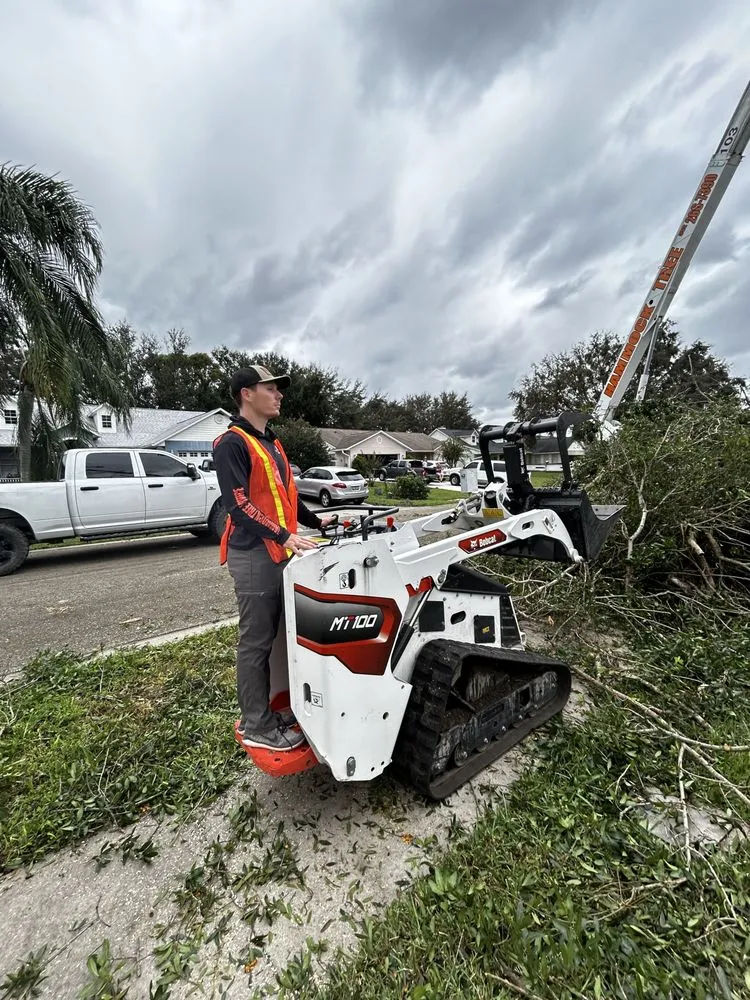 Custom yard maintenance experts serving Dunnellon, FL - Zachary's Outdoor Services