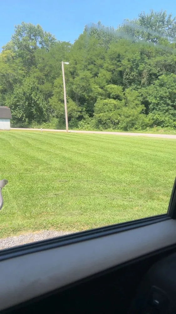Top-rated lawn mowing service experts serving Commiskey, IN - Zachs lawn care