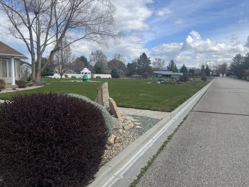 Custom garden landscaping in Meridian, ID by Zach’s Lawn Maintenance