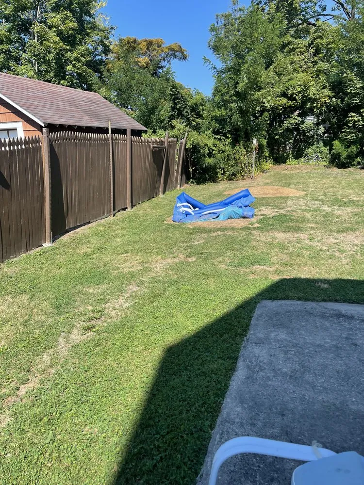 Local yard cleanup service for homes in Woodbridge Township, NJ by Zakai Lawn Service