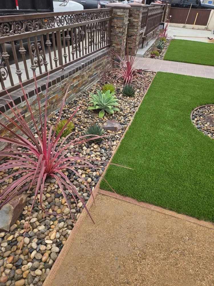 Top-rated yard maintenance with custom design in Harbor City, CA by Zamora Gardening Service