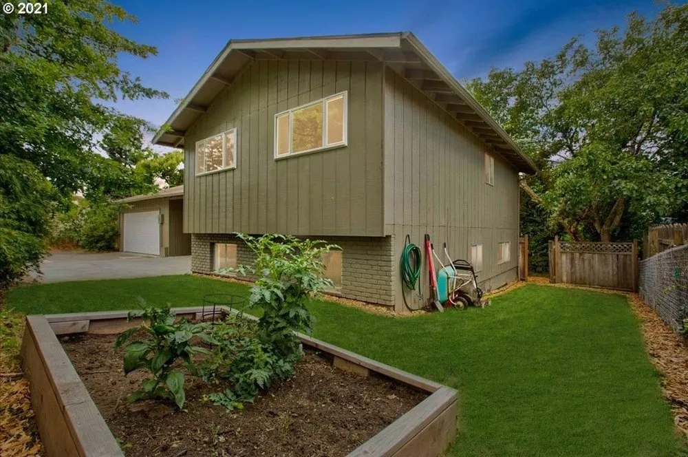 Professional yard cleanup service for homes across Hillsboro, OR - Zamora Landscaping