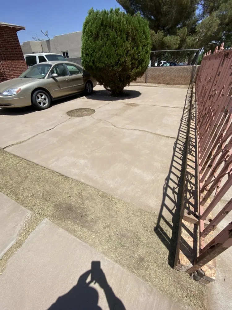 Custom garden landscaping for year-round maintenance in El Paso, TX by Zamora’s Yard Cleanup & Junk Removal