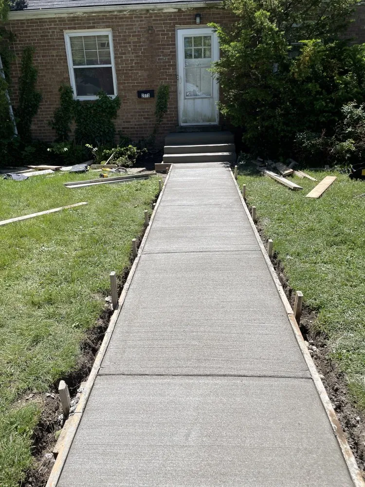 Local residential landscaping with custom design in Waukegan, IL by Zamudio Hardscapes