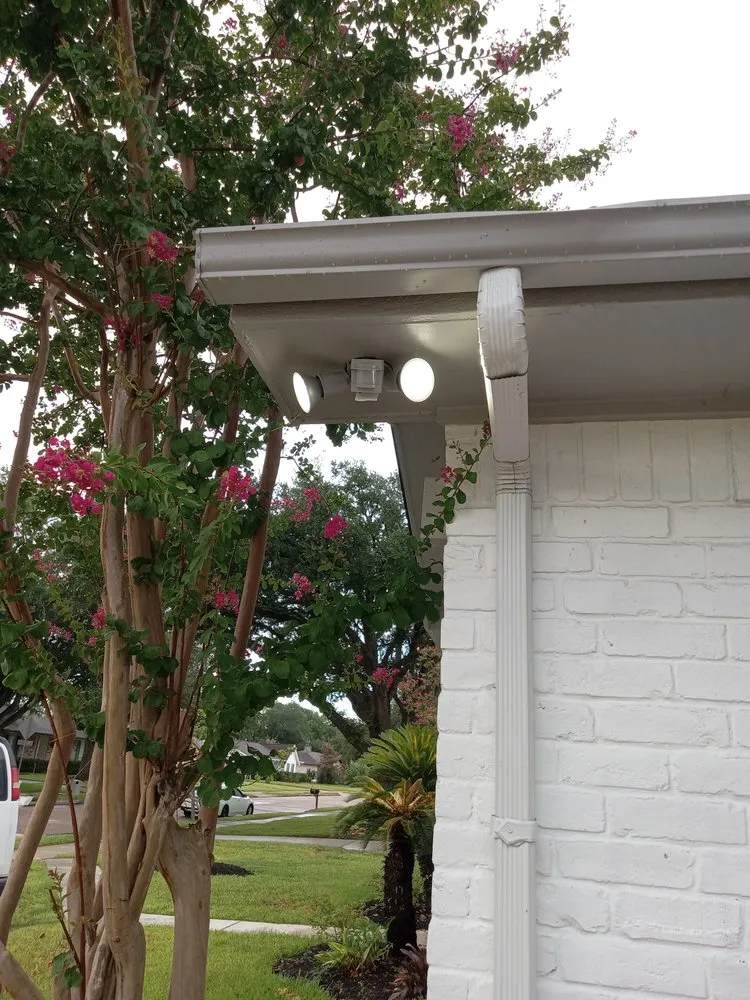 Top-rated lawn mowing service for homes in Houston, TX by Zanzen's Handyman