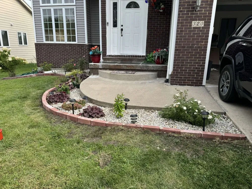 Top-rated residential landscaping for residential properties across Des Moines, IA - ZASN