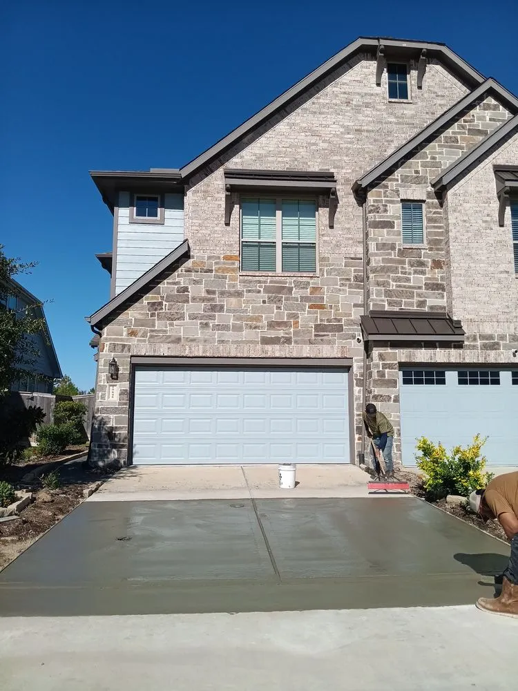 Reliable yard maintenance in Houston, TX by Zavala Services