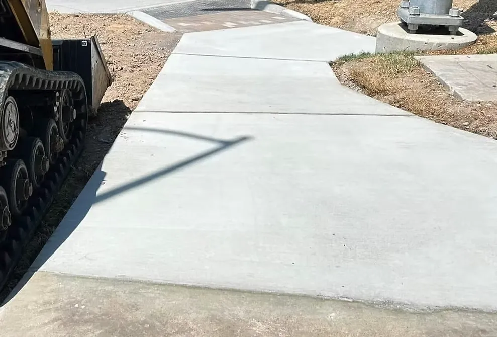 Expert lawn mowing service in Houston, TX by Zavala Services