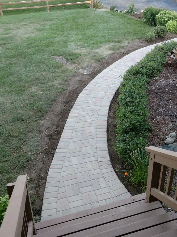 Top-rated garden landscaping in Momence, IL - Zavala's Landscaping & Concrete