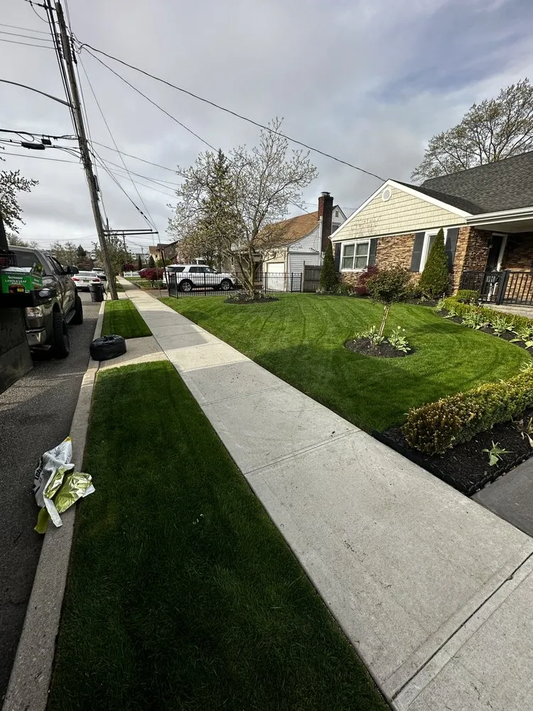Custom lawn mowing service in Franklin Square, NY by ZCanales Landscaping