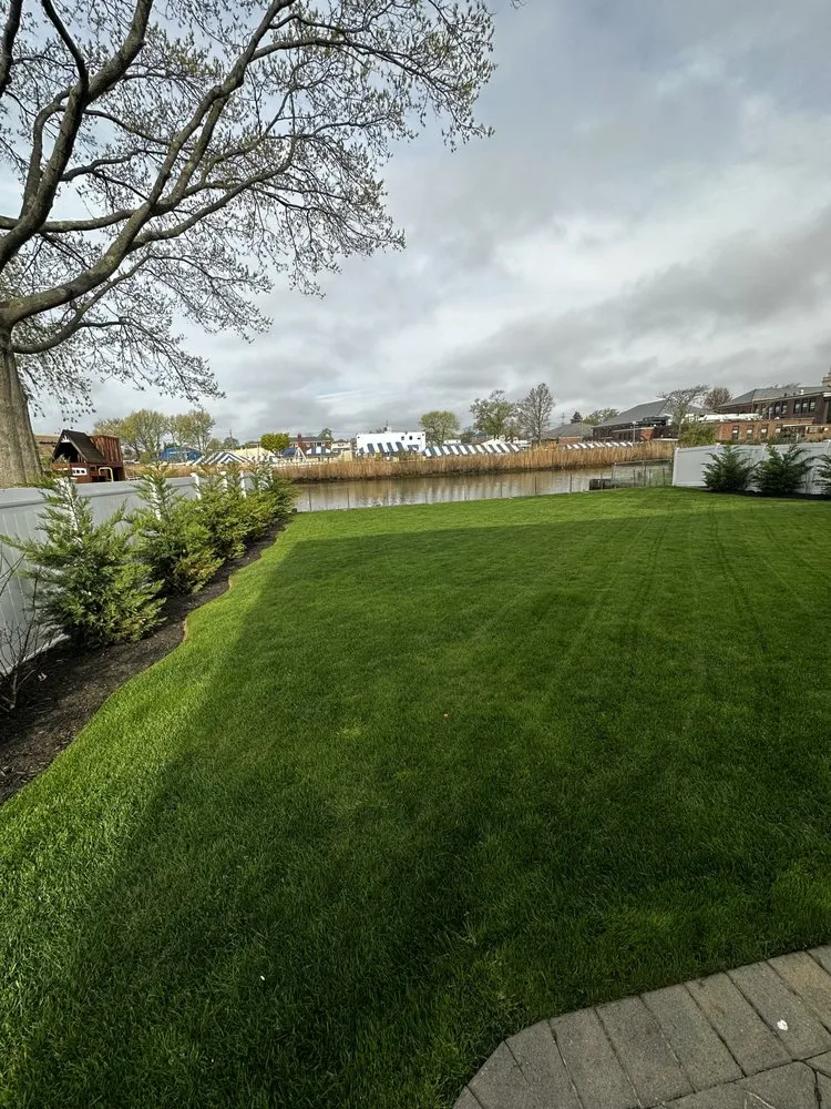 Professional yard cleanup service in Franklin Square, NY - ZCanales Landscaping