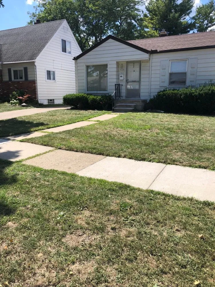 Custom garden landscaping experts serving Inkster, MI - Zeeks Lawn Care and Snow Removal