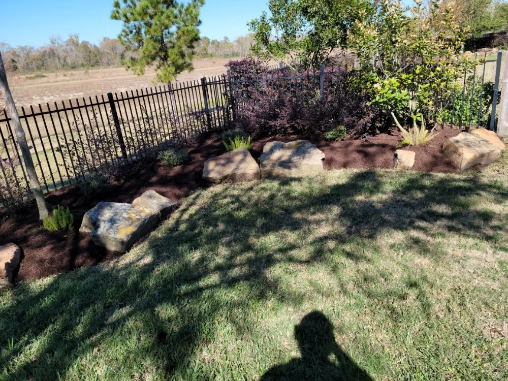 Professional landscaping services experts serving League City, TX - Zekes Landscaping