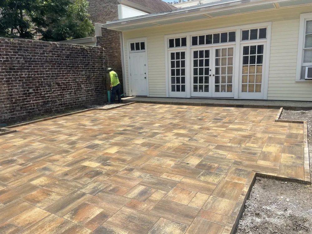 Custom lawn care service with custom design across Kenner, LA - Zelaya Landscaping