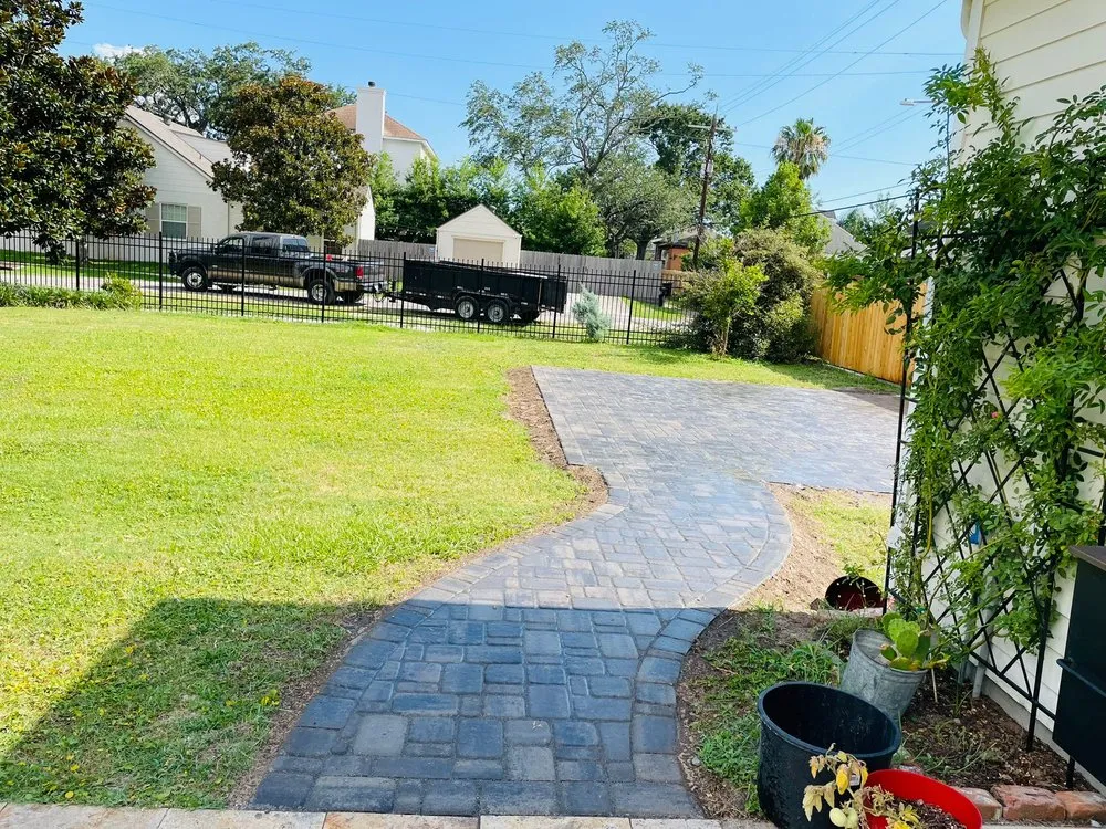 Affordable outdoor landscaping for year-round maintenance in Kenner, LA by Zelaya Landscaping