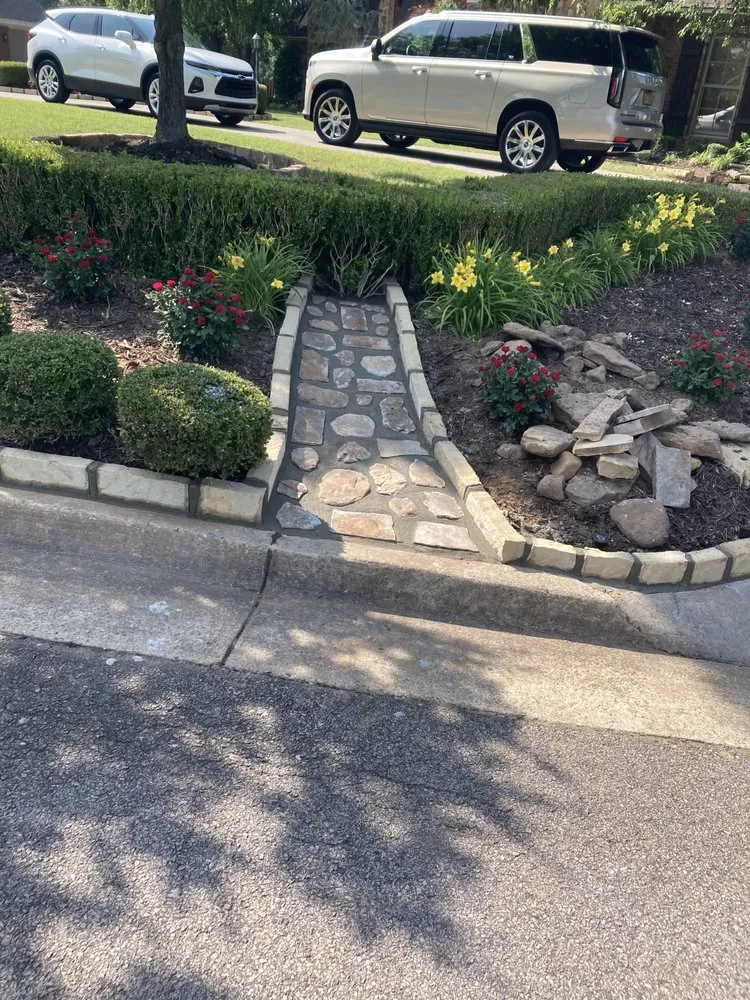 Trusted lawn care service in Van Buren, AR by Zelaya