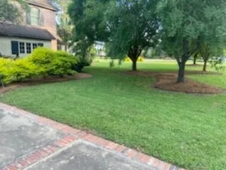 Expert garden landscaping in Iota, LA by Zelayas Lawn Care