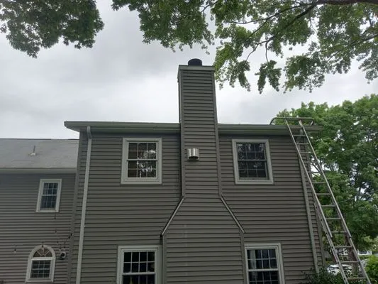 ZENIO FRESH GUTTERS AND LANDSCAPING Logo