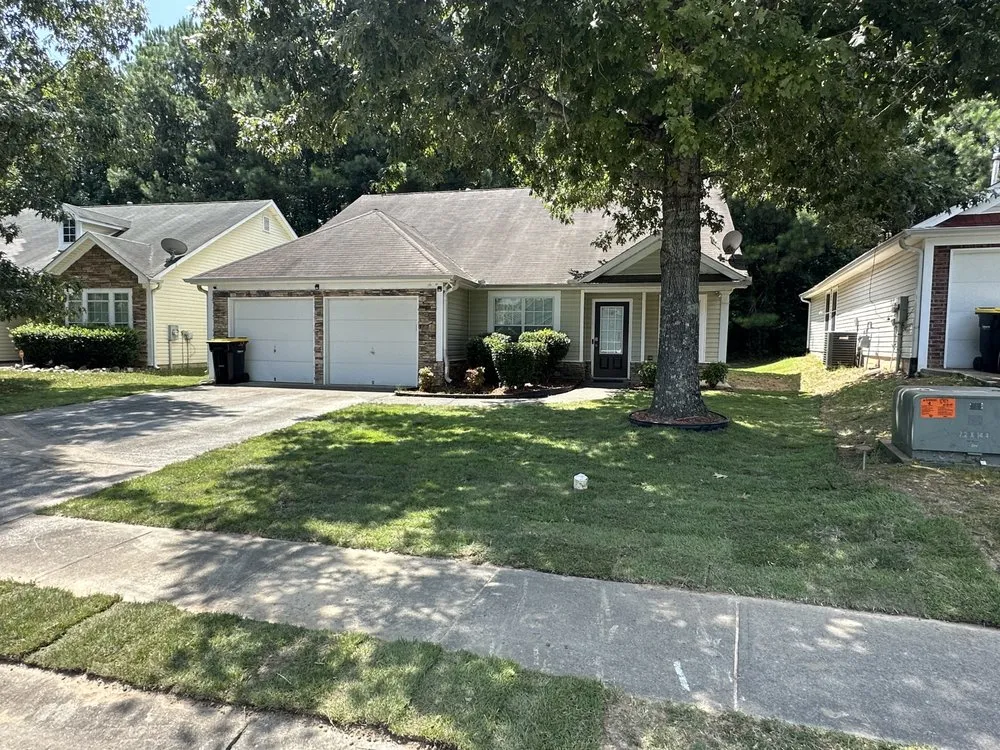 Professional garden landscaping with custom design in Palmetto, GA by Zepeda