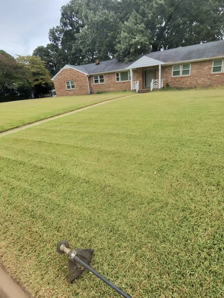 Professional lawn care service experts serving Virginia Beach, VA - Zero Trace