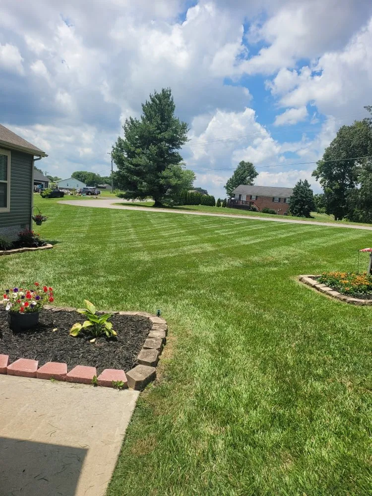 Reliable landscape installation near you in Glasgow, KY by Zip-it Lawn Care