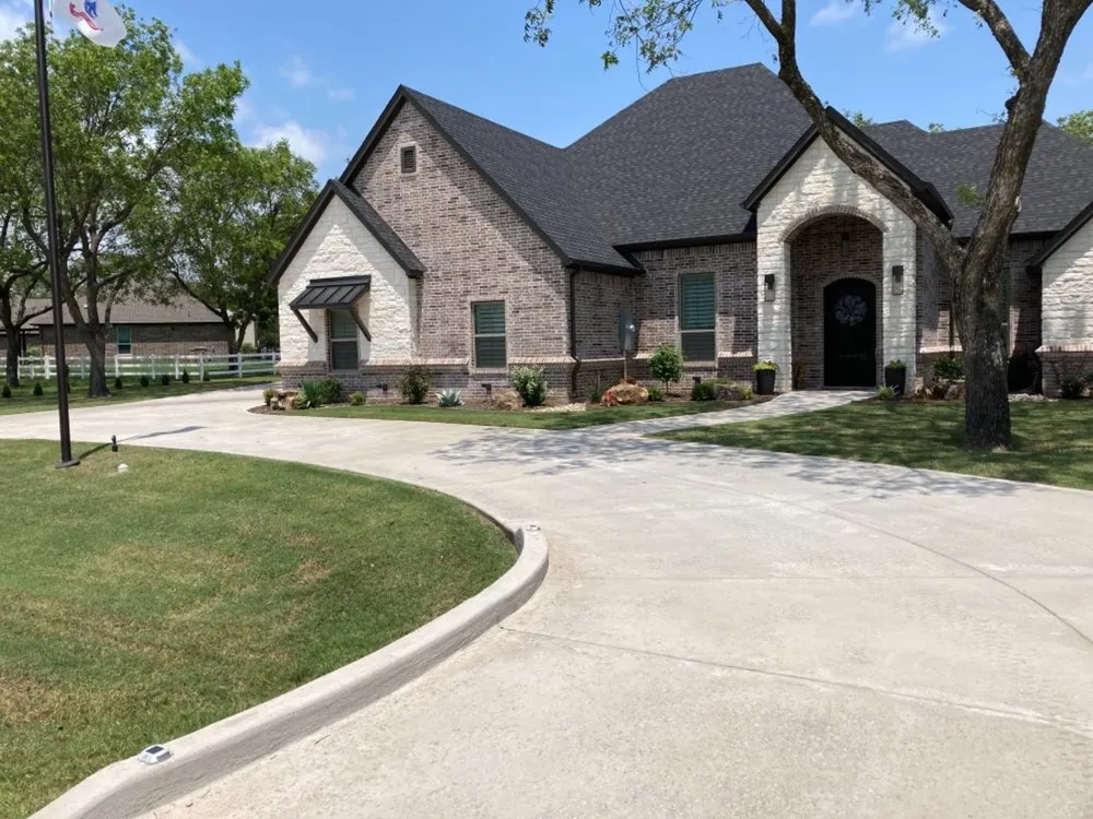 Trusted outdoor landscaping for homes in Granbury, TX by ZipLawn