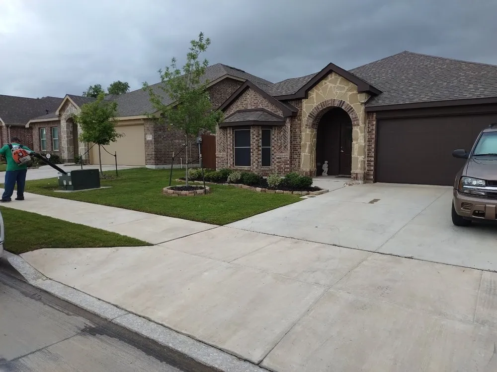 Reliable lawn care service in Granbury, TX - ZipLawn