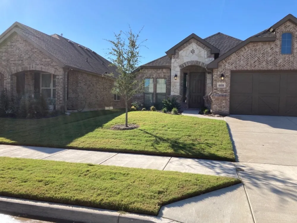 Local lawn mowing service experts serving Granbury, TX - ZipLawn