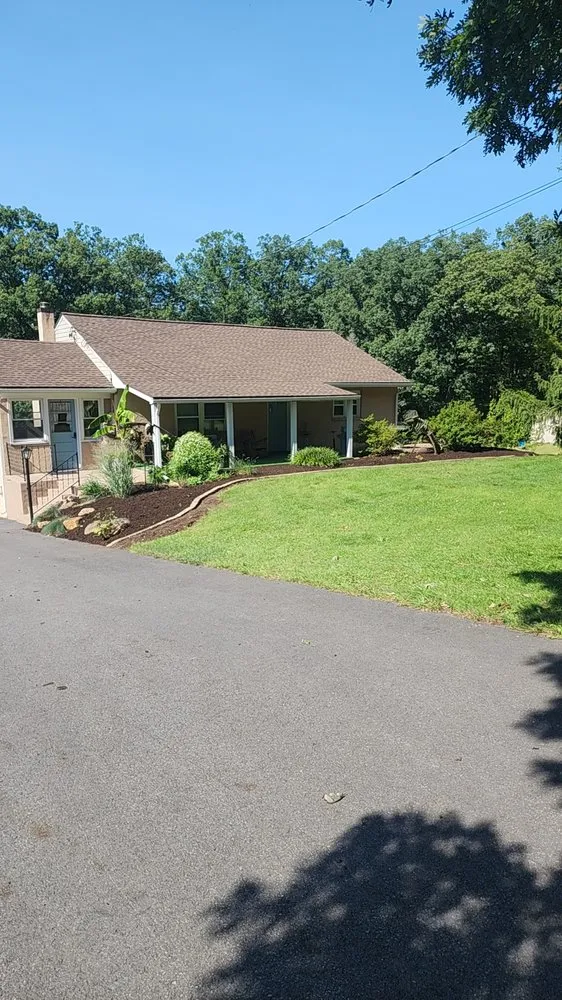 Affordable garden landscaping experts serving Lewistown, PA - Zippz Lawn Care