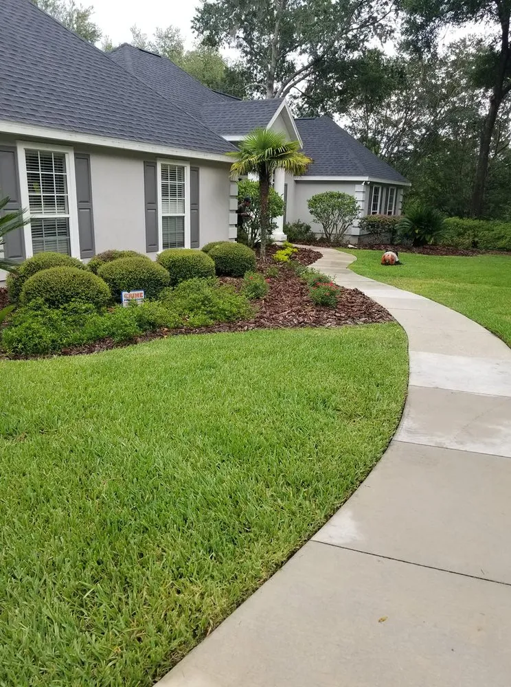 Professional lawn mowing service near you in Gainesville, FL by Z&L Lawnscaping