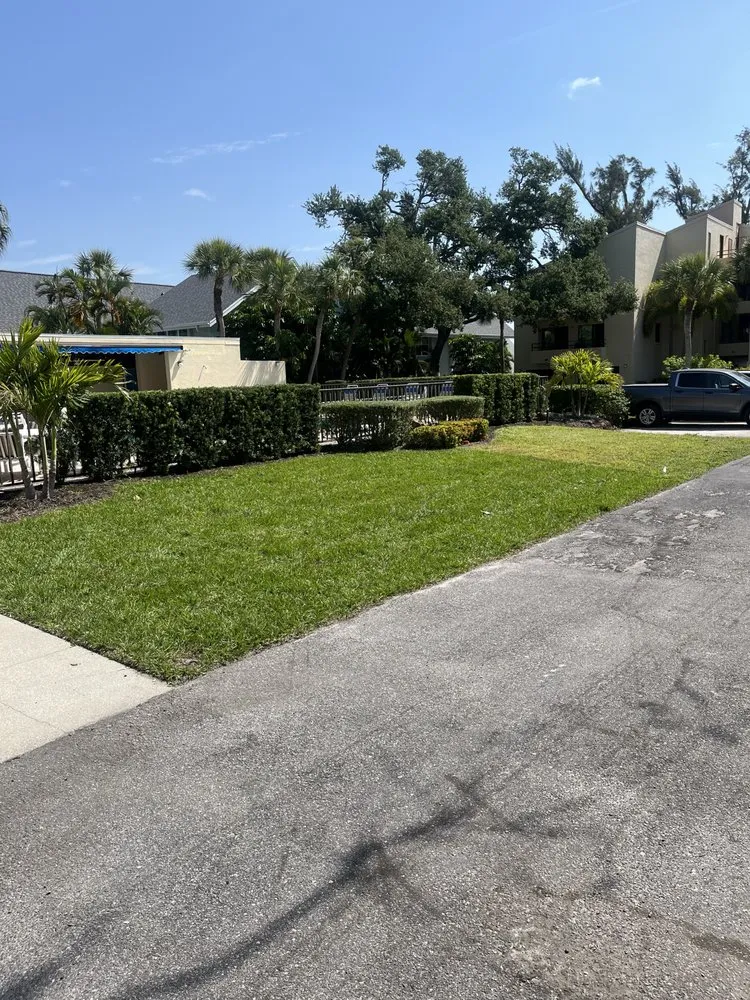 Reliable lawn care service in Englewood, FL by Zman’s Lawncare