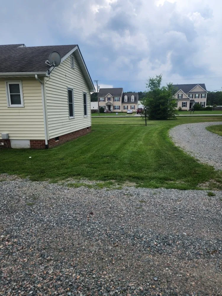 Reliable yard cleanup service for residential properties in Richmond, VA by Zomow's Lawncare