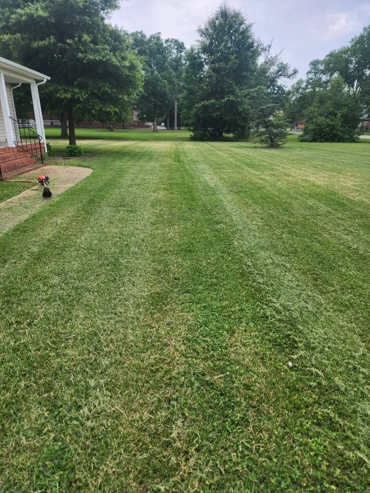 Professional garden landscaping experts serving Richmond, VA - Zomow's Lawncare