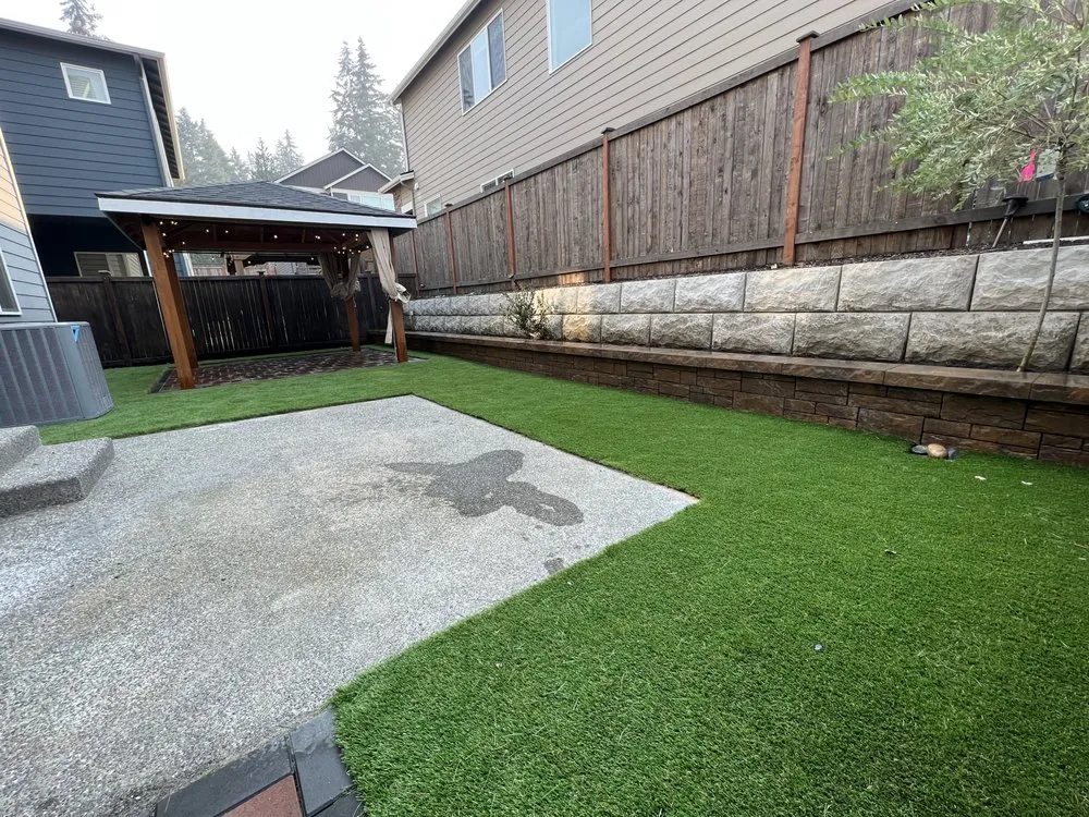 Expert yard cleanup service in Lynnwood, WA - Zone 8 Construction & Landscaping