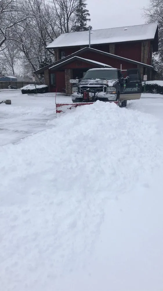 Professional yard maintenance in Bolingbrook, IL - Zuniga Landscaping