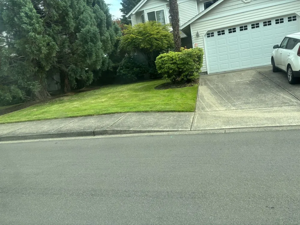 Local yard maintenance for homes in Washougal, WA by Zuniga Services