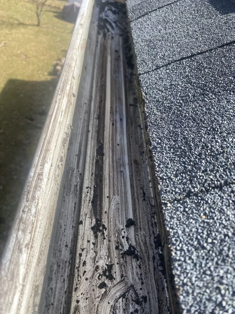 Top-rated lawn care service with custom design in East Hartford, CT by ZZ’s ZimplyHoodz Steam Cleaning/Pressue Washing