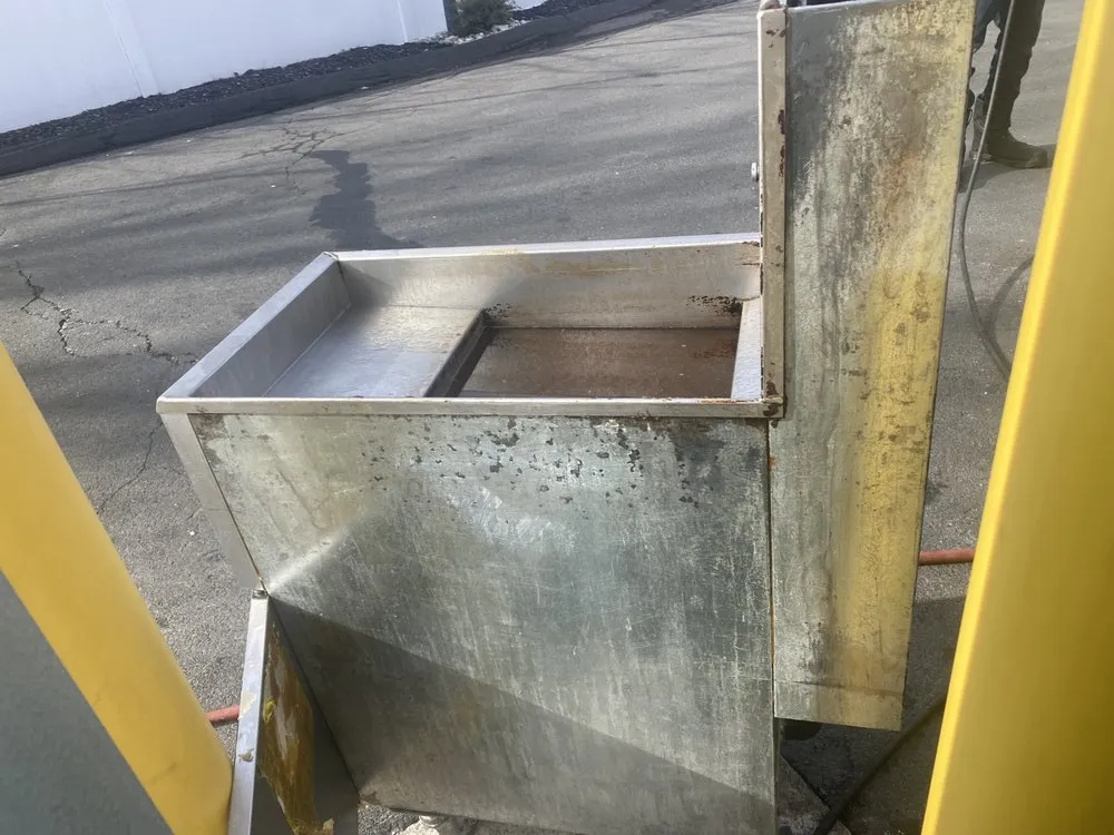 Professional residential landscaping experts serving East Hartford, CT - ZZ’s ZimplyHoodz Steam Cleaning/Pressue Washing